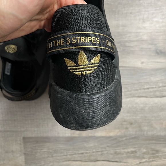 Adidas black shoe NMD R1.V2 - Picture 6 of 7